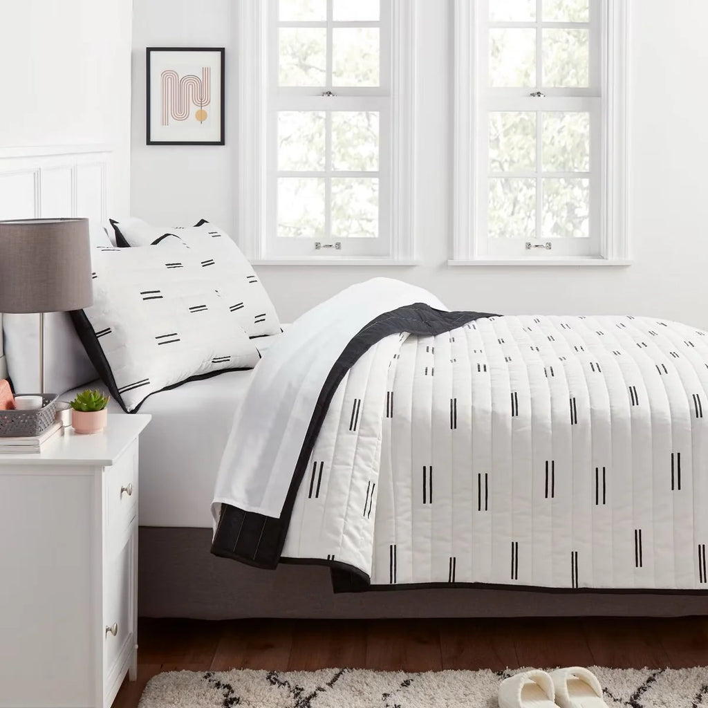 Colcha de Satín Room Essentials – Talla Twin / Twin XL, Suave y Elegante