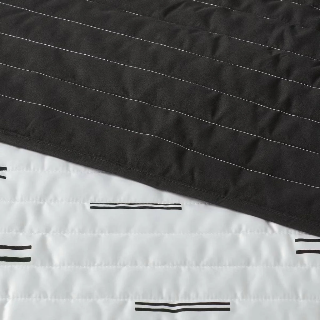 Colcha de Satín Room Essentials – Talla Twin / Twin XL, Suave y Elegante
