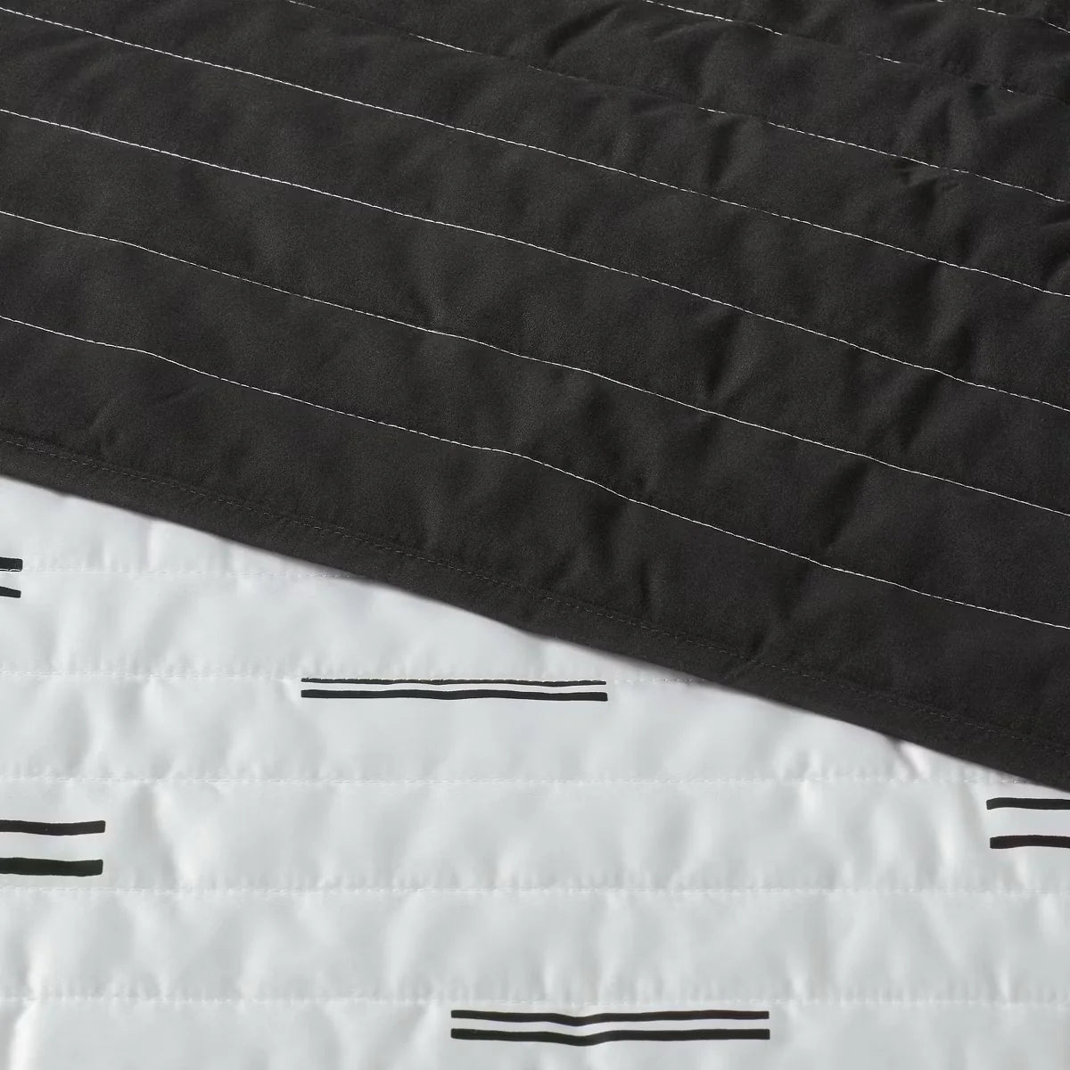 Colcha de Satín Room Essentials – Talla Twin / Twin XL, Suave y Elegante