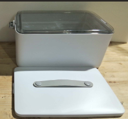 caja organizadora y contenedor portátil de primeros auxilios ( ARTICULO VIENE CON UNOS DETALLES EN LOS SEGUROS DE UNA DE LAS TAPAS TAMBIEN TAPA TRANSPARENTE VIENE  RAYADA