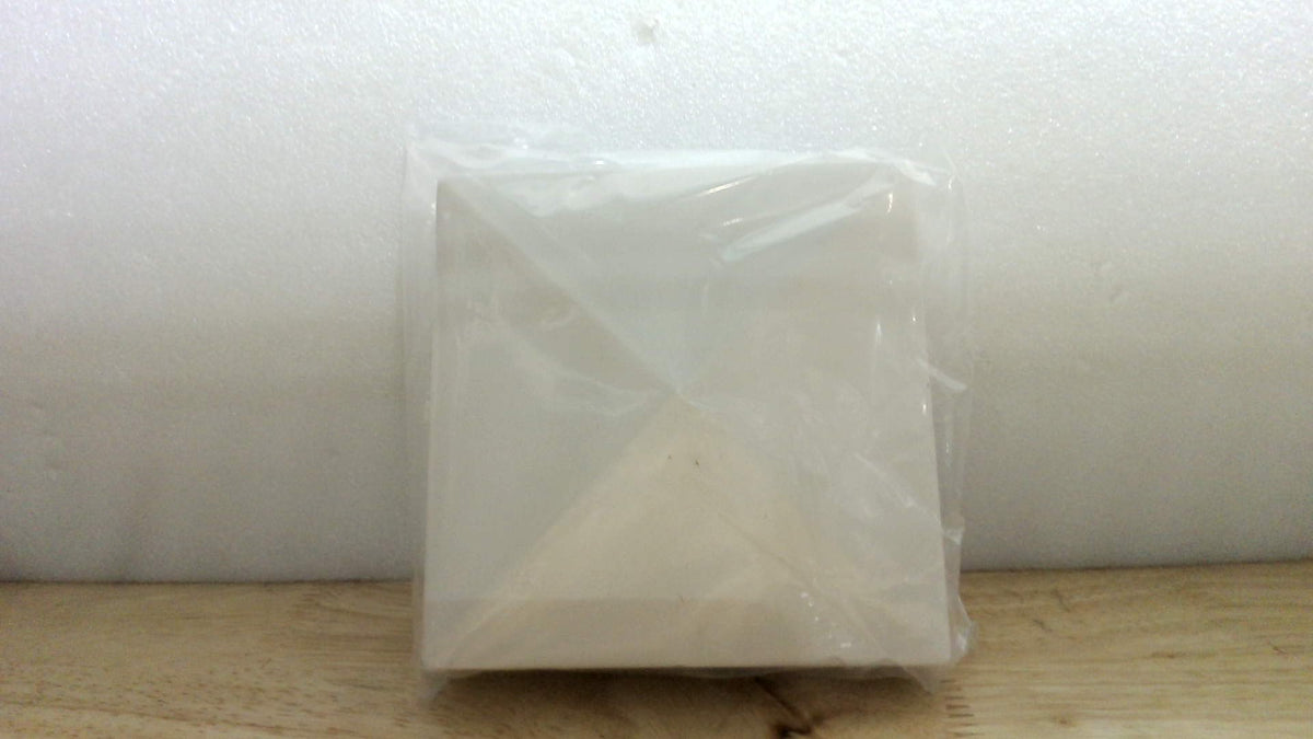 Gorras para Poste de Cerca VIVIDA – Pirámide PVC Blanco, 10x10 cm, Resistentes al Agua, Paquete de 12