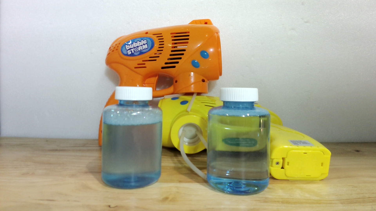 Pistolas de Burbujas JOYIN 2 con Solución de Recarga 2 (296 ml Total), Fabricante de Burbujas, Soplador para Niños, Pequeños, Actividades Exterior, Regalo de Cumpleaños, Relleno Pascua (Amarillo+Naranja)
