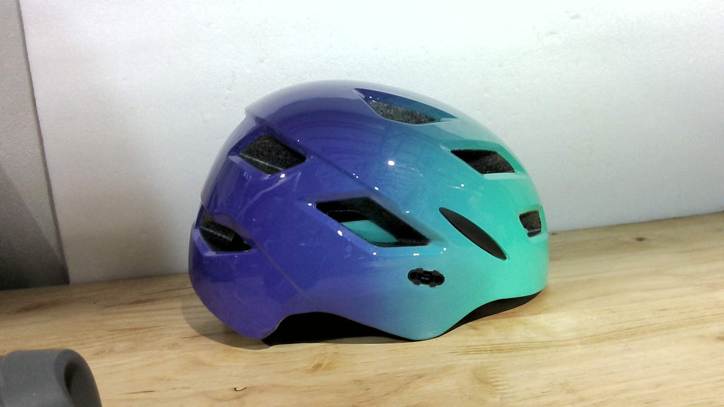Casco de bicicleta infantil/juvenil ajustable multideporte para bicicleta, patinete, luz LED, visera desmontable para niñas y niños.
