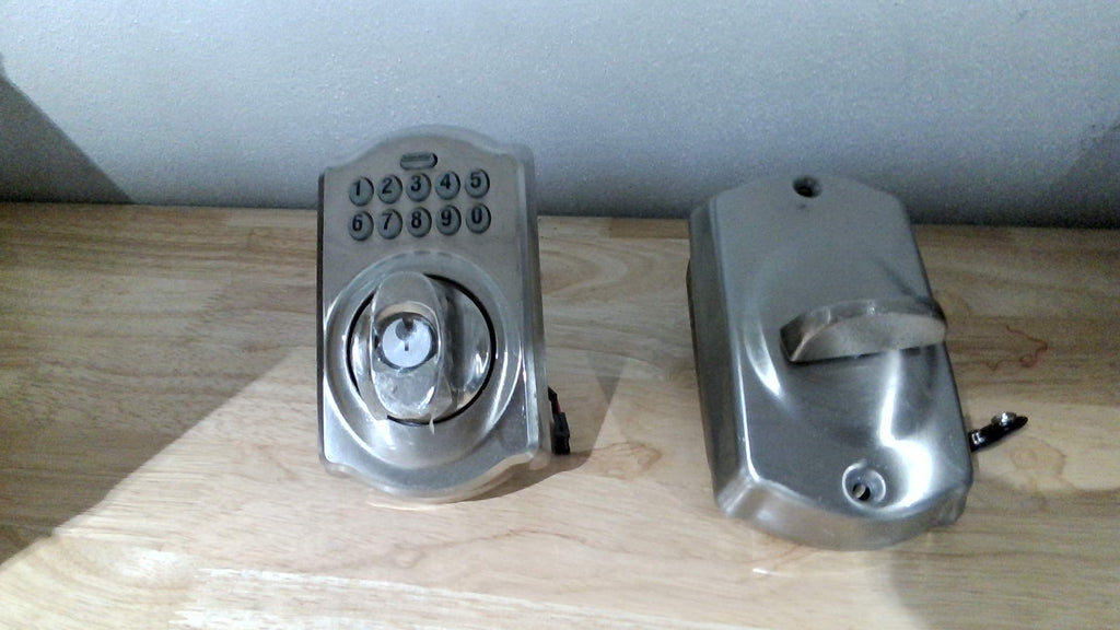 Cerrojo con Teclado Schlage BE365 Camelot – Sin Llave, Seguridad Grado 2, Hasta 19 Códigos