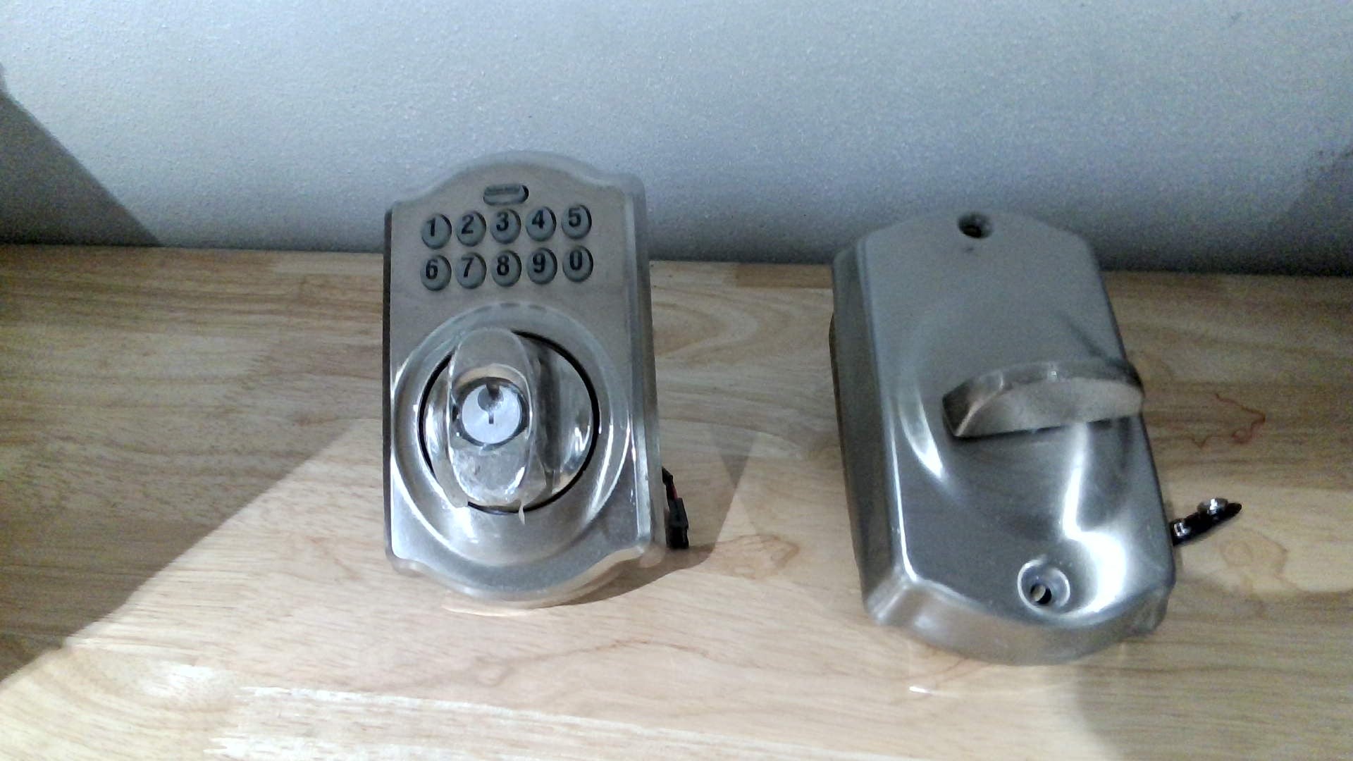 Cerrojo con Teclado Schlage BE365 Camelot – Sin Llave, Seguridad Grado 2, Hasta 19 Códigos