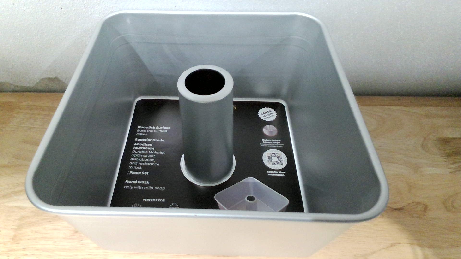 Molde Cuadrado para Pastel de Tubo – Aluminio Anodizado, 18 Tazas, 9x9x4.5 Pulgadas, Liberación Fácil