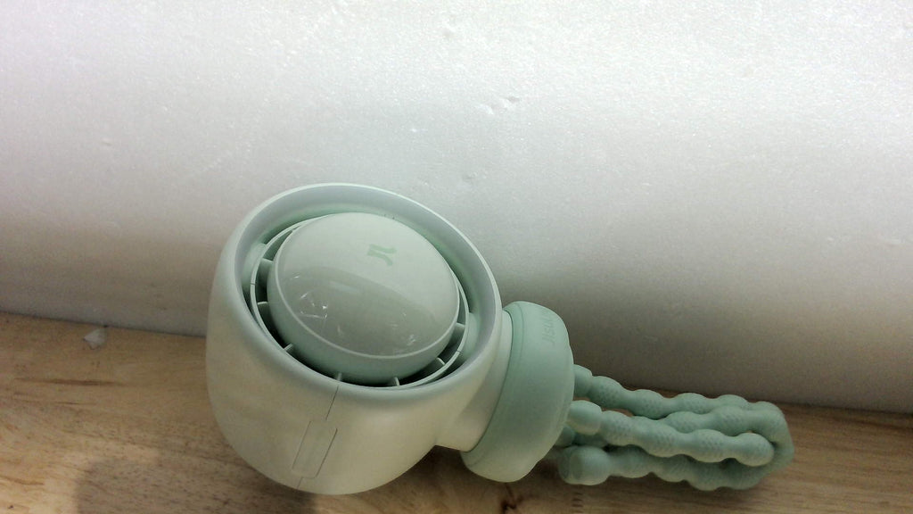 Ventilador de Cochecito para Bebé JISULIFE Grande, Sin Aspas Seguro para Cuna, Escritorio, Batería Recargable 4000 mAh Ventilador de Enfriamiento Portátil con Tecnología Air Turbo, Luz Nocturna, Regalo Apto para Alimentos - Verde