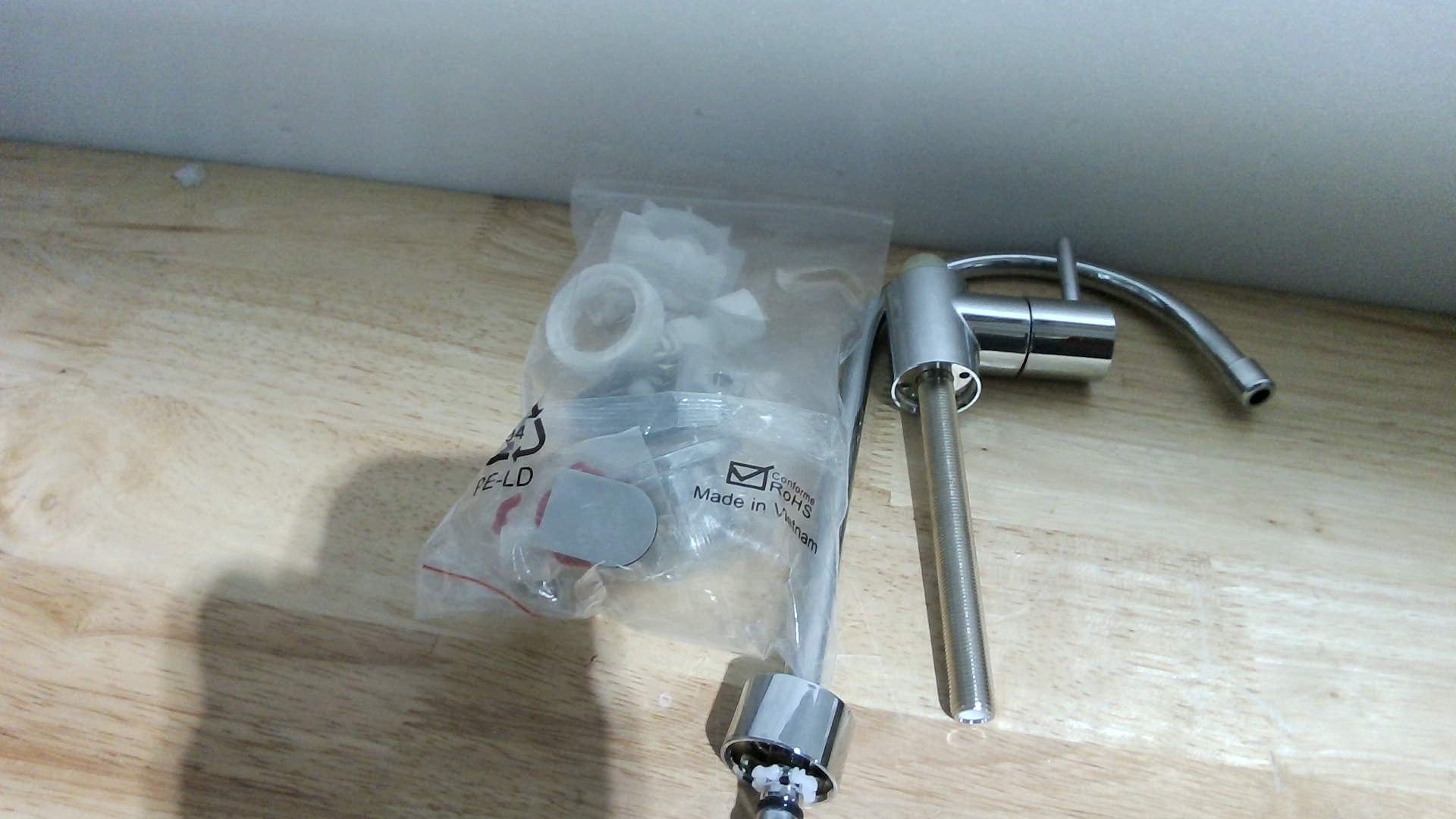 Grifo de Agua Potable Diseño Contemporáneo, Certificado NSF, Libre de Plomo, Acabado Moderno para Cocina o Baño