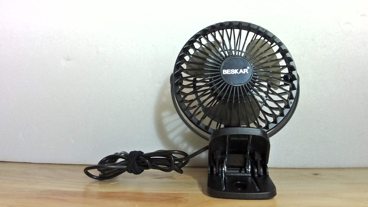 Ventilador Pequeño con Clip BESKAR, Ventilador USB 3 Velocidades con Flujo de Aire Fuerte, Ventilador de Escritorio y Clip USB con Abrazadera Resistente - Operación Ultra Silenciosa para Oficina, Dormitorio, Carrito