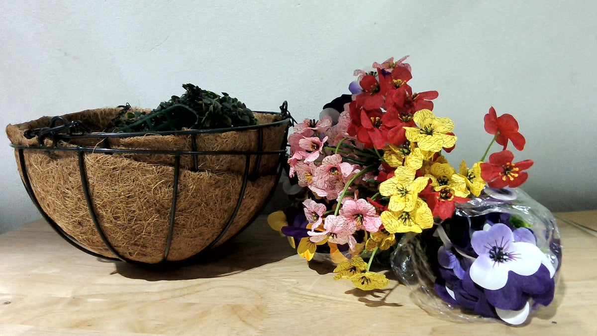 Cestas colgantes con flores artificiales, flores de seda falsas, resistentes a los rayos UV, no se decoloran, plantas de flores violetas falsas, centros de mesa de flores sintéticas, para decoración de interiores y exteriores, jardín, porche (mixto)