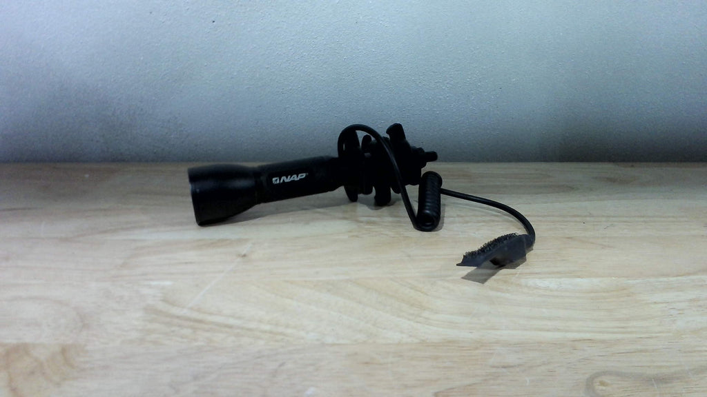 Linterna LED para Caza de Jabalíes New Archery Products 60-795 Apache Predator - Verde