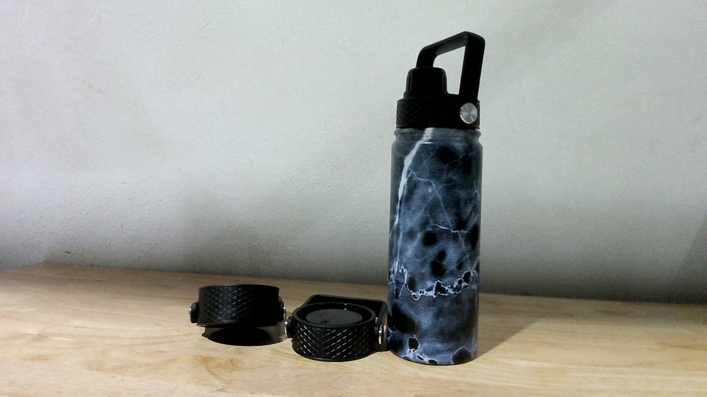Botella de Agua Konokyo 18oz de Acero Inoxidable con Tapa y Popote, Diseño Marble Ocean, Sin BPA