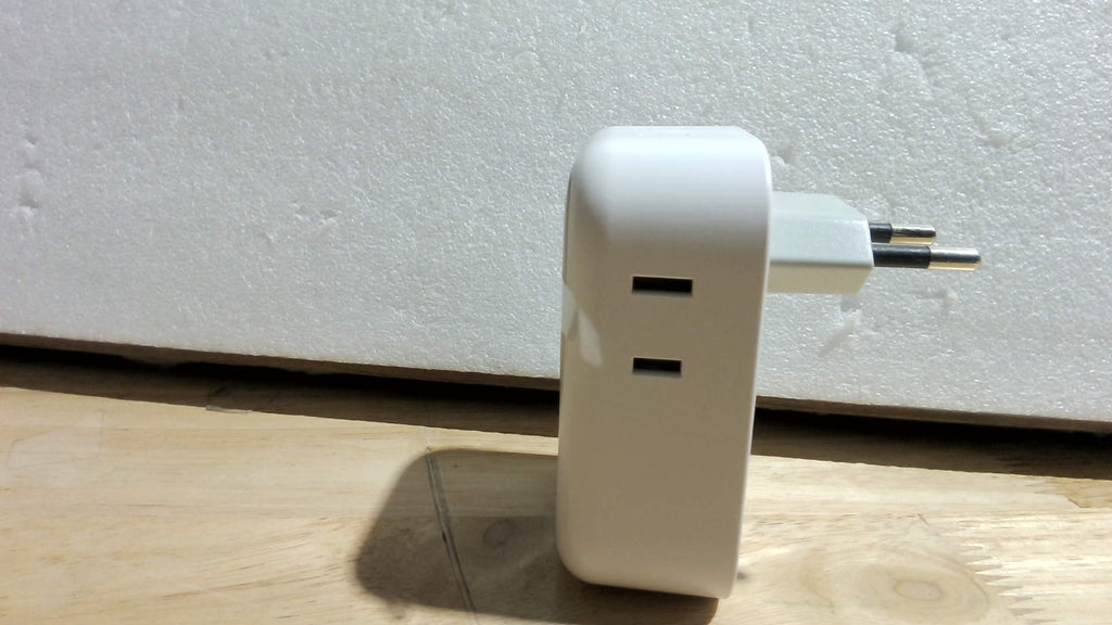 Adaptador de Enchufe Europeo TESSAN – 1 Pieza – 4 Tomas, 3 USB y USB-C PD 20W para Viajes a Europa