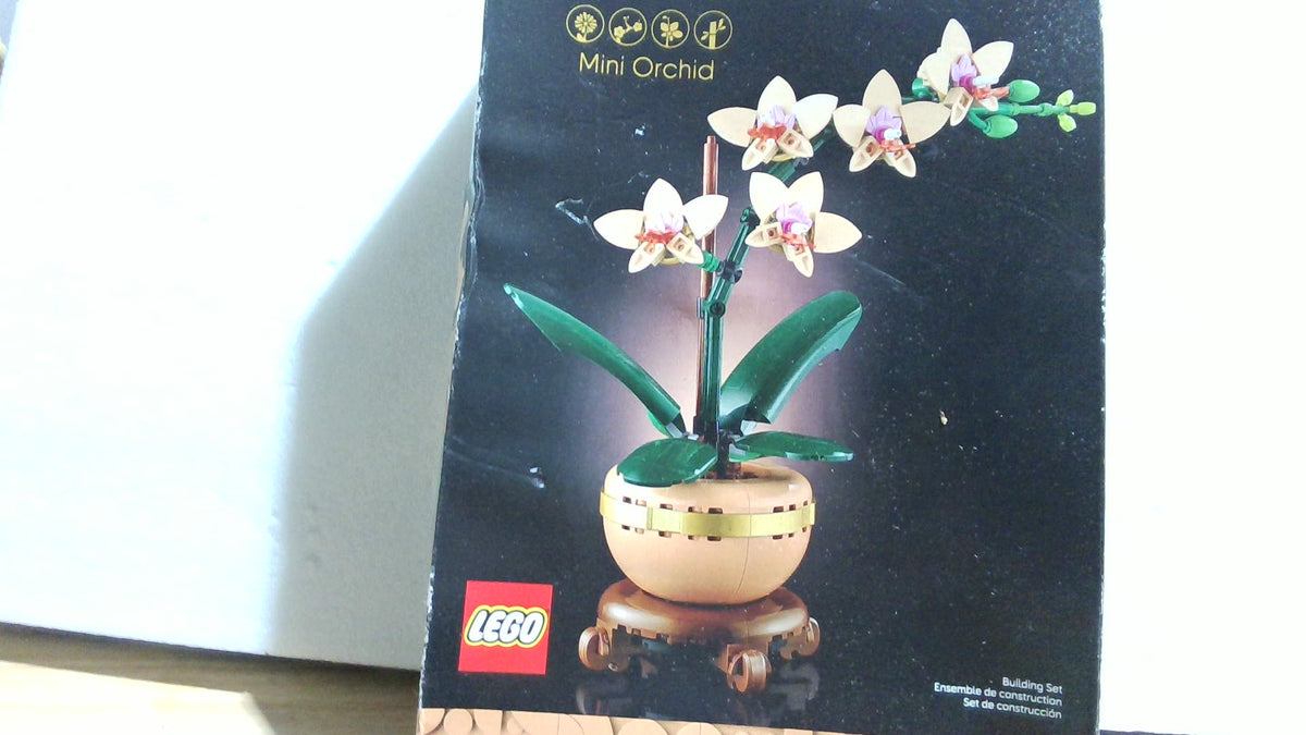 LEGO Botanicals Mini Orquídea 10343 – Set de Construcción para Adultos +18, Planta Artificial Decorativa para Mesa y Oficina