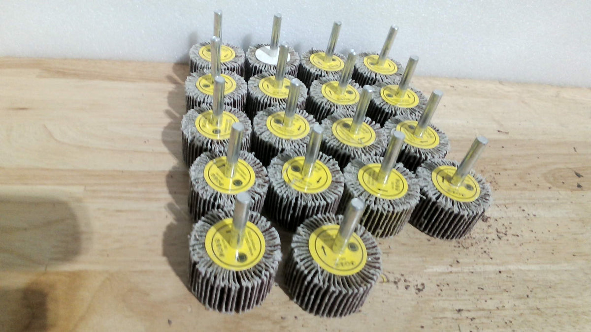 Juego 18 Discos Abrasivos de Láminas Mixiflor 80 Granos – Vástago 1/4" para Taladro y Amoladora