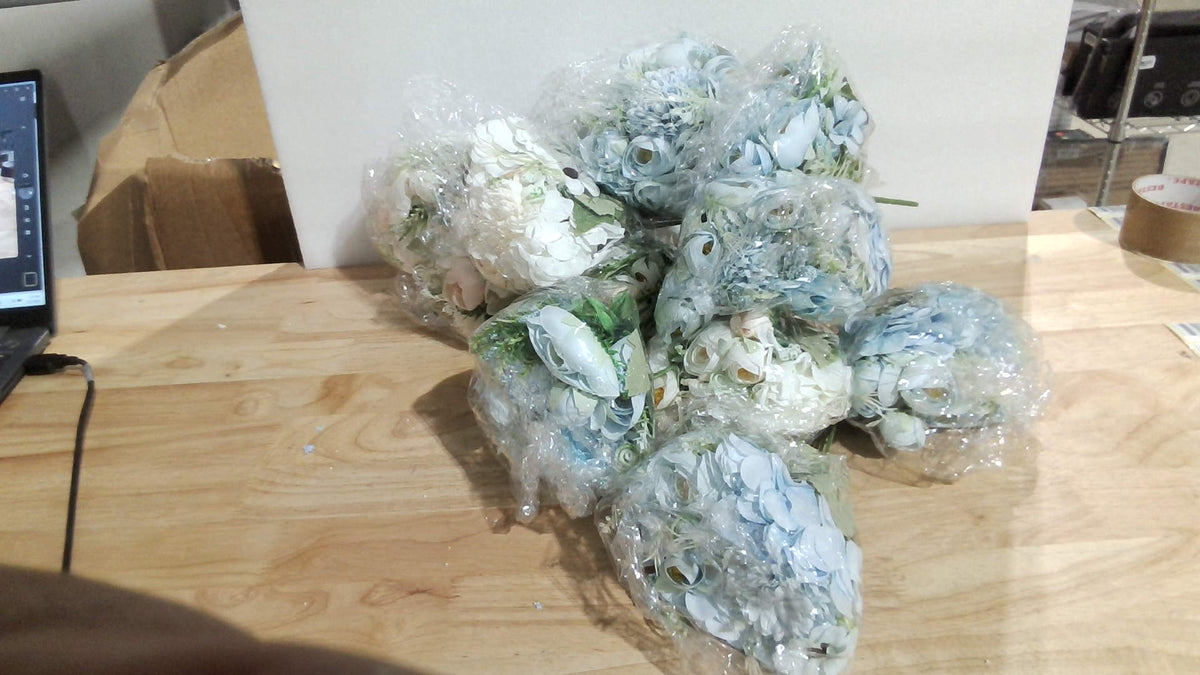 Flores Artificiales Tigeen Pack 12 Manojos – Peonías, Rosas y Hortensias de Seda para Bodas, Jarrones y Decoración (Champán, Blanco y Azul)