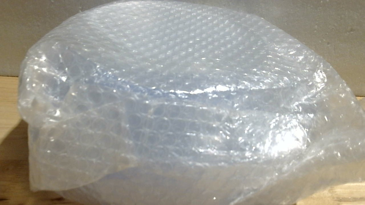 KIRE - Juego de 60 platos de plástico transparente de alta resistencia, desechables, ideales para fiestas y bodas. Incluye 30 platos llanos de 26 cm y 30 platos de postre/ensalada de 19 cm.