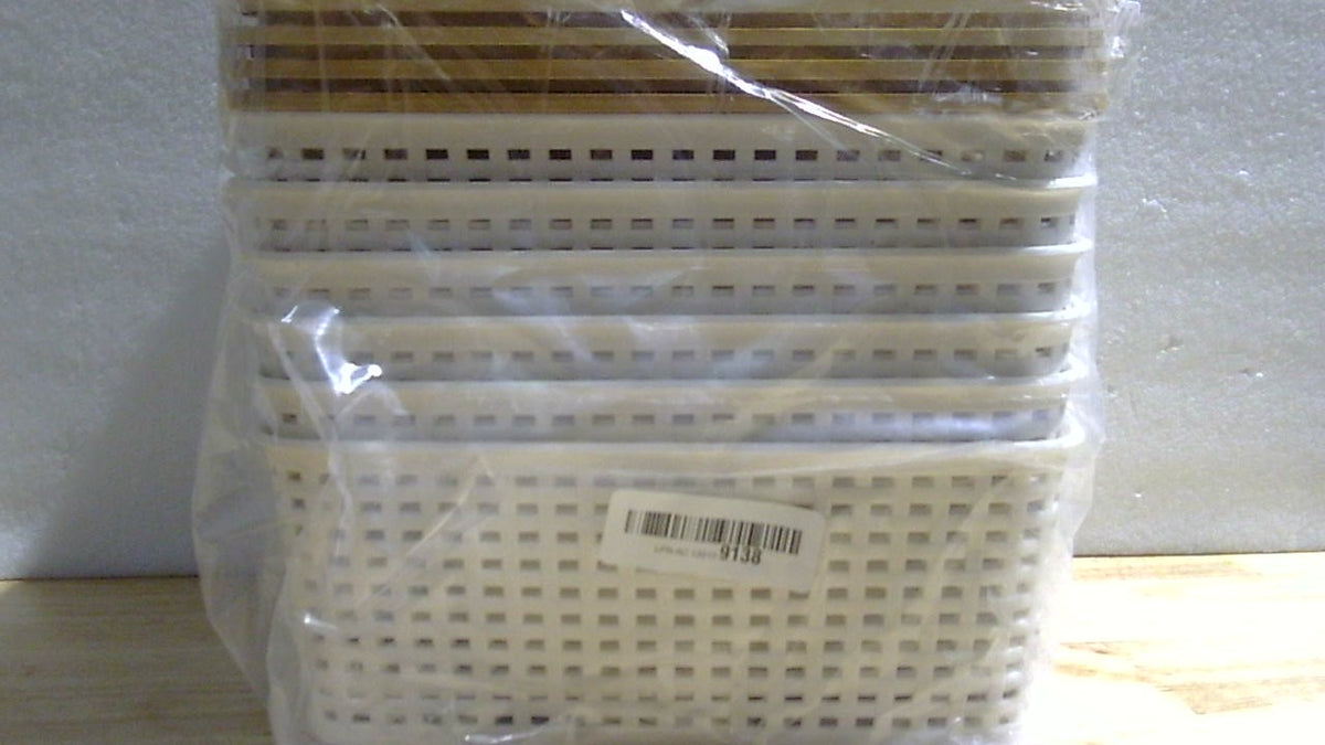 Bagnizer Pequeños contenedores de almacenamiento de plástico con tapas de bambú, 5.2 cuartos de galón, apilables, cestas, contenedores decorativos para despensa, bonitos, con etiquetas para organizar escritorio, armario, oficina, color blanco crema