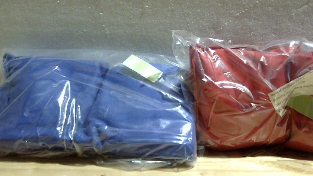 Juego de 8 bolsas de frijoles para Cornhole de tamaño reglamentario - Lona resistente con revestimiento de plástico a prueba de humedad - Diversión para toda la familia de Trademark Games (Azul/Rojo)