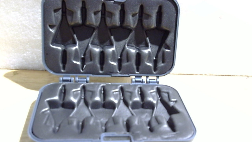 Caja y organizador para puntas de flecha Allen Company Titan - Capacidad para 6 puntas de flecha con un ancho cerrado de hasta 3,5 cm (1-3/8") - Almacenamiento exterior para accesorios de arco, arco compuesto y ballesta - Gris/Naranja