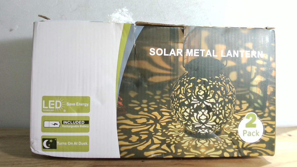 Paquete de 2 faroles solares colgantes para exteriores, lámparas decorativas LED de metal para jardín, patio, césped y mesa con diseño calado (bronce antiguo).