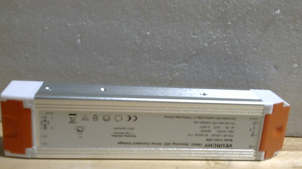 Controlador LED regulable VEURCHY de 120 W y 24 V, transformador regulable Triac de CA de 120 V a CC de 24 V y 120 vatios, compatible con interruptores reguladores Lutron y Leviton, fuente de alimentación LED regulable de 24 voltios para tiras de luces.