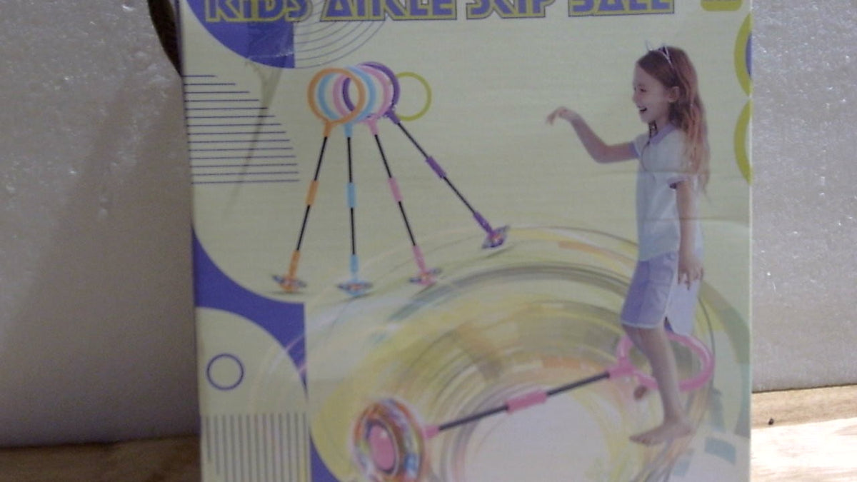 Pelota saltarina Flooyes para niñas, juguete de pelota saltarina para tobillos con contador, temporizador y calculadora de calorías, regalo de cumpleaños para niñas de 6, 7, 8, 9 y 10 años o más, pelota saltarina recargable con ruedas luminosas de