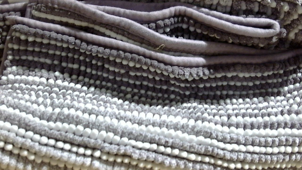 Juego de alfombras y tapetes para baño, juego de 2 alfombras de baño de chenilla gruesa y absorbente antideslizantes, alfombras suaves y mullidas para el baño, lavables a máquina (morado lavanda, 20" x 32" más 16" x 24")