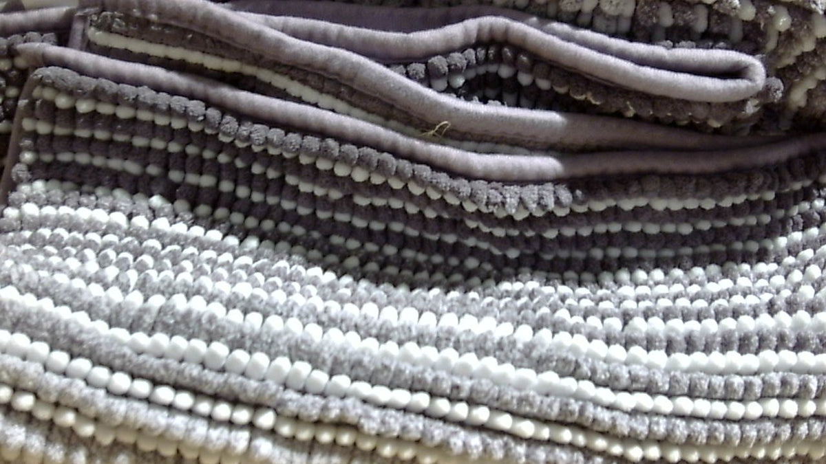 Juego de alfombras y tapetes para baño, juego de 2 alfombras de baño de chenilla gruesa y absorbente antideslizantes, alfombras suaves y mullidas para el baño, lavables a máquina (morado lavanda, 20" x 32" más 16" x 24")