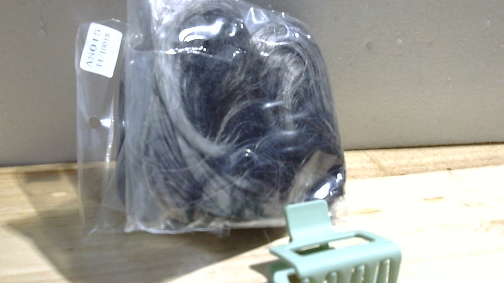 Extensiones de cabello largo ondulado ALXNAN para mujer, extensiones de cabello con clip, suaves, sintéticas, para toda la cabeza, 20 pulgadas, gris/plata.