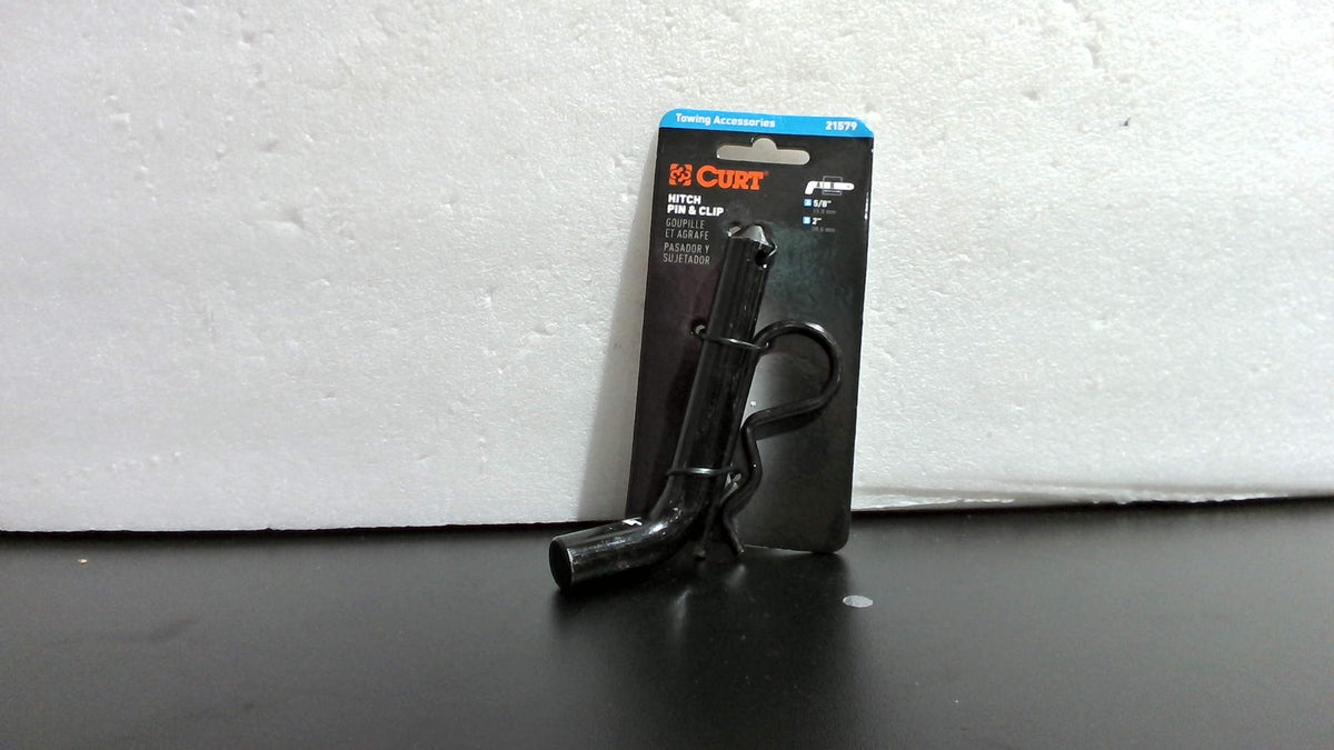 Pasador y clip de enganche de remolque CURT 21579 negro, 5/8 de pulgada de diámetro, compatible con receptores de 2 pulgadas.