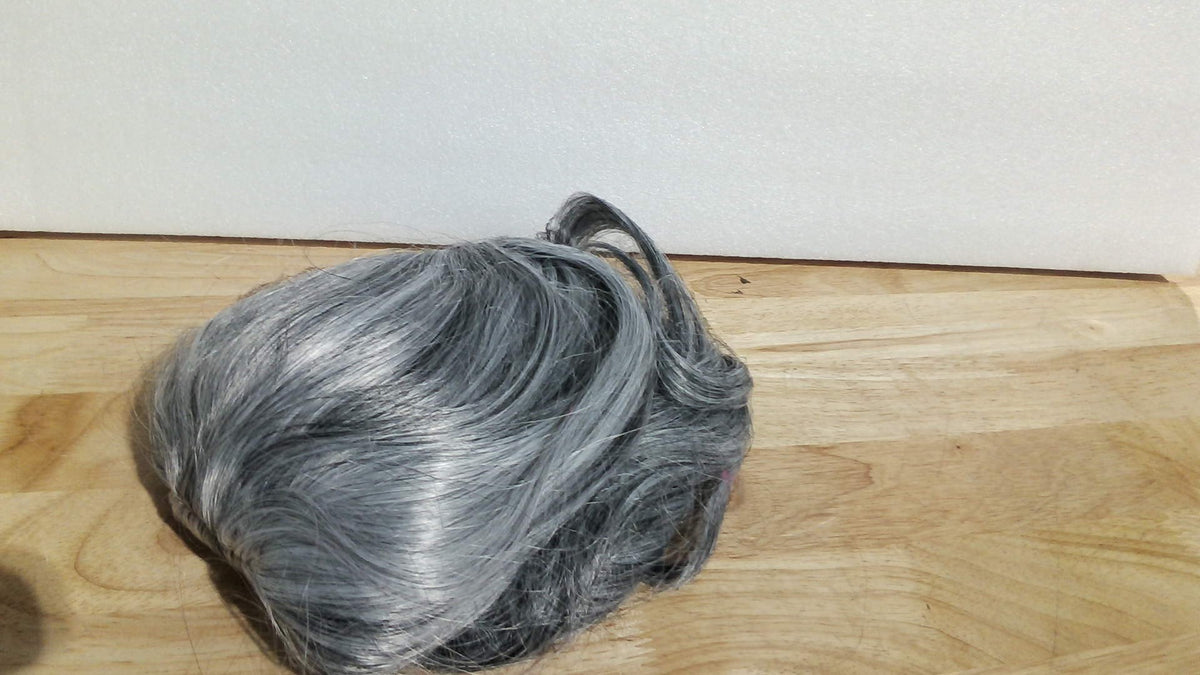 Pelucas Jadeadyseg gris plateado para mujer, peluca larga en capas con mechas grises degradadas, sintética gris claro con flequillo cortina para mujeres negras y blancas, larga, gris degradada, ondas naturales, raya al medio, 61 cm (24 pulgadas)