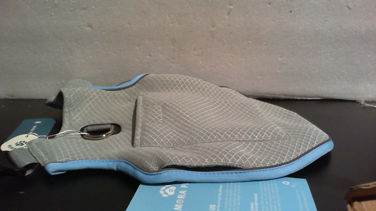Chaleco refrigerante Mora Pets para perros con bolsa de hielo, sistema de enfriamiento por evaporación, arnés totalmente ajustable para perros pequeños, medianos y grandes, color azul claro, talla S.