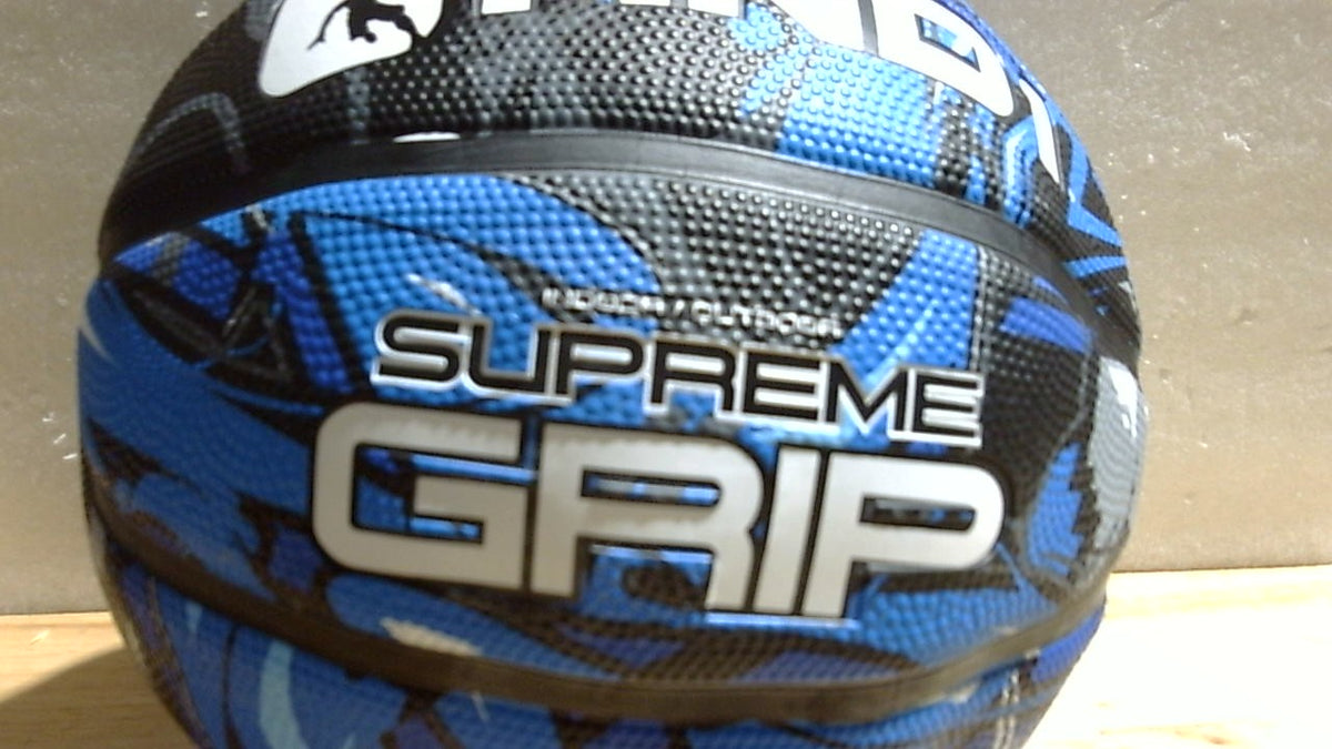 Balón de baloncesto de goma AND1 Supreme Grip: tamaño reglamentario oficial 7 (75 cm) - Balón callejero de construcción con canales profundos, diseñado para partidos de baloncesto en interiores y exteriores.