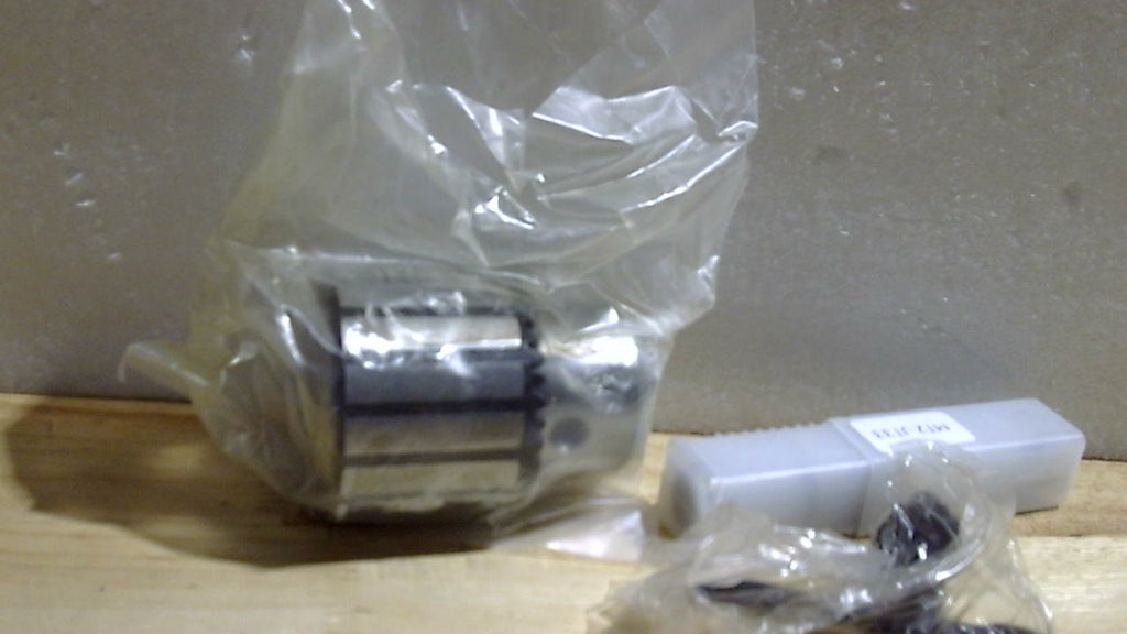 Portabrocas Acrux7 de 1/32" a 5/8" MT2 para torno, portabrocas JT33 con cono Morse, mandril de 2" y llave de portabrocas.