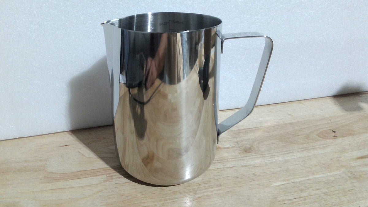Jarra espumadora de leche Nicunom de 1500 ml, taza espumadora de leche de acero inoxidable 304 de 1500 ml, jarras para vaporizar con lápiz artístico, accesorios de barista para café espresso, capuchino y latte art.