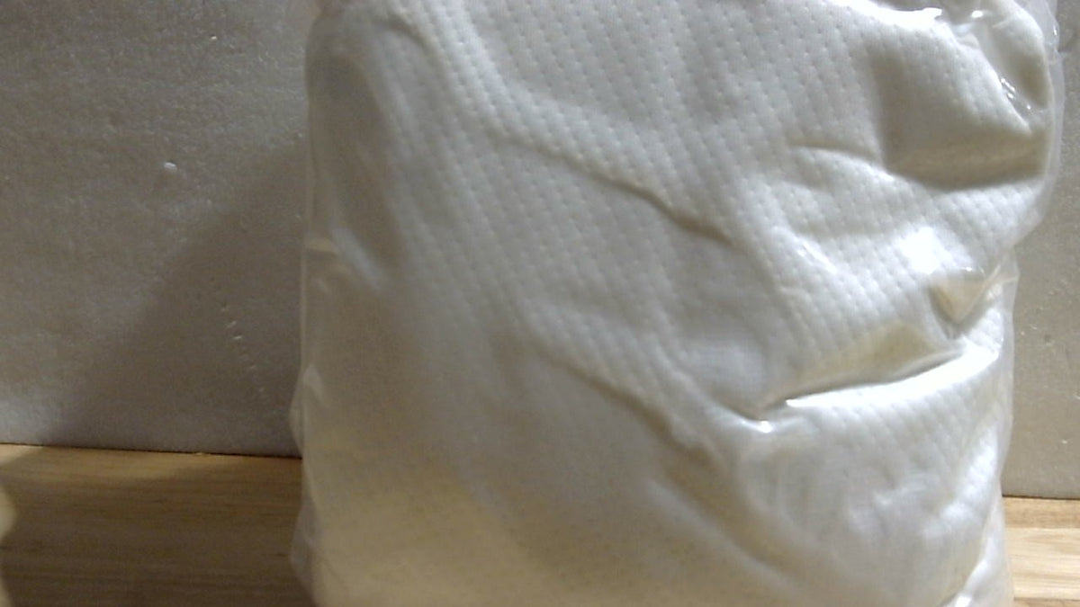 Protector de colchón PlushDeluxe Premium de bambú: tamaño king, impermeable, ultrasuave, transpirable, silencioso y lavable para mayor comodidad y protección - Blanco