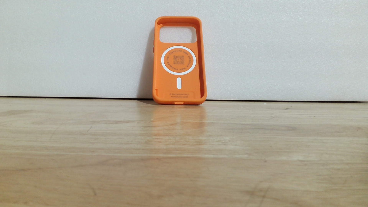Funda RhinoShield compatible con MagSafe para iPhone 17 Pro | SolidX - Protección reforzada que absorbe los impactos, diseño minimalista y delgado con protección contra caídas de grado militar - Naranja neón