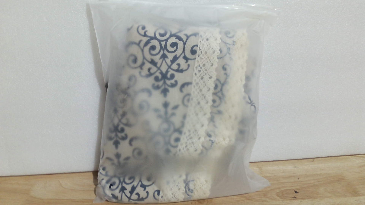 Mantel redondo de macramé decorativo lavable de algodón y lino vintage AMZALI con estampado damasco azul marino, mantel para cenas, picnics y decoración del hogar (60 pulgadas de diámetro).
