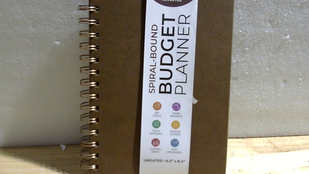 Agenda de presupuesto Clever Fox en espiral Cuaderno para el seguimiento de gastos Organizador de presupuesto mensual, libro de registro financiero y libro de cuentas para controlar su dinero Registro de facturas sin fecha, 6.3 x 8.4 pulgadas - Marrón