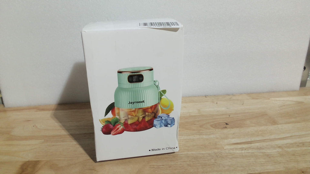 Licuadora personal, compacta e inalámbrica, libre de BPA, 600 ml (20 oz), recargable por USB-C. Prepara zumos, batidos y smoothies. Ideal para viajes, gimnasio y oficina.