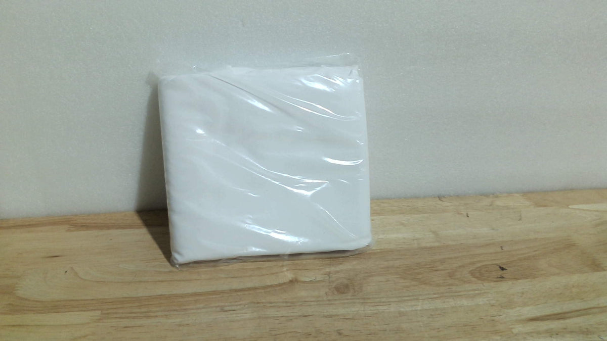 Juego de 2 fundas de almohada Amazon Basics tamaño King - Microfibra ligera, supersuave y de fácil cuidado, color blanco brillante, 101,6 cm de largo x 51 cm de ancho. Almohadas no incluidas.