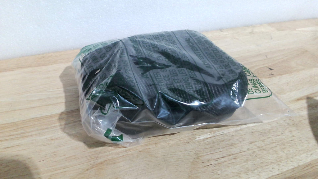 Bolsa para premios para perros Heouvo con clicker de entrenamiento, cierre magnético reforzado para evitar derrames, riñonera de silicona de 1,67 tazas con cinturón para entrenamiento y paseos de mascotas (negra).