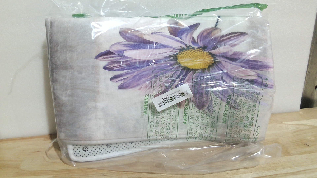 Alfombras de baño rústicas JAWO estilo granja, alfombras de baño florales grises y moradas estilo granja con margaritas y mariposas sobre alfombras de baño de madera campestres, linda alfombra de puerta para ducha, bañera y pasillo, 17"x29" Gris Morado