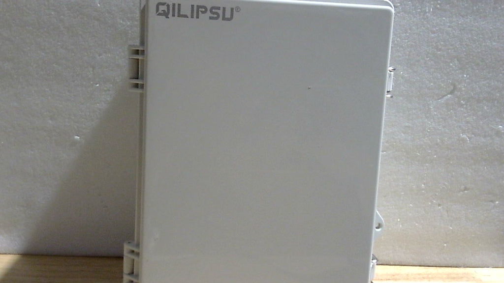 Caja de conexiones QILIPSU IP67, carcasa eléctrica de plástico impermeable para exteriores, resistente a la intemperie, con placa de montaje, soportes de pared y tapa gris con bisagras, 11,2" x 7,7" x 5,1".