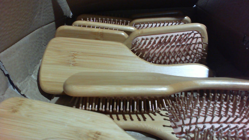 Molain 12 cepillos de bambú para el cabello, cepillo de madera tipo paleta a granel para mujeres con cerdas de bambú de punta redonda, cepillos desenredantes ligeros para masaje del cuero cabelludo, antiestáticos para mujeres y hombres (9,84'' × 3,4'')