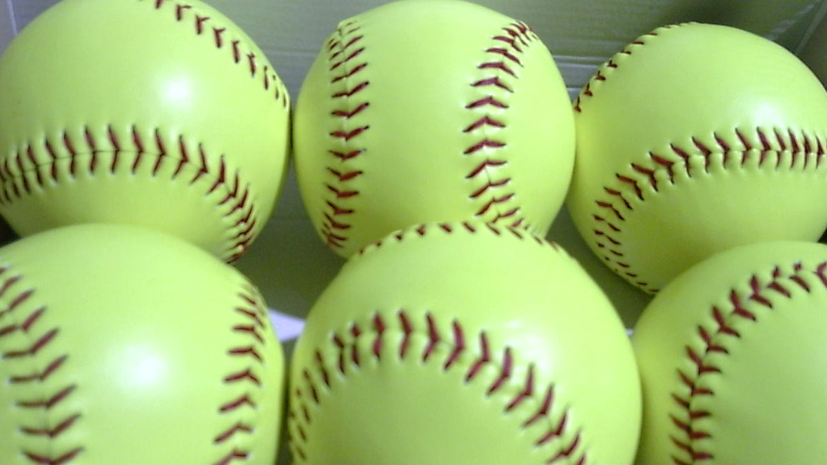 HANKLENSS Paquete de 6 pelotas de sóftbol para práctica deportiva - 12 pulgadas, tamaño y peso oficiales, sóftbol de lanzamiento lento, sin marcas y con cubierta de cuero, para juegos, práctica y entrenamiento, color amarillo.