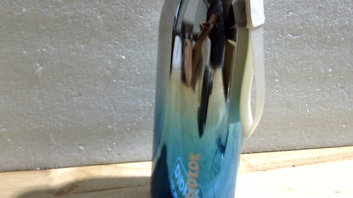 Botellas de agua isotérmicas BJPKPK, botella de agua metálica de acero inoxidable de 532 ml con correa, jarras, tazas y termos a prueba de fugas sin BPA, reutilizables para deportes y viajes, color azul laguna.