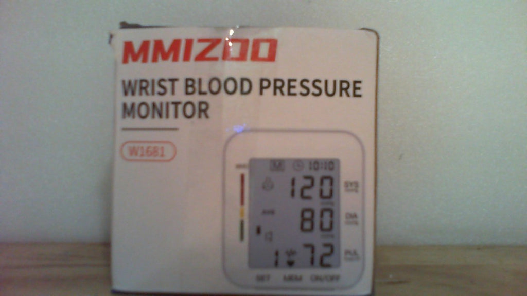 Monitor de presión arterial de muñeca MMIZOO con pantalla LCD grande, brazalete ajustable de 5,31 a 7,68 pulgadas, memoria automática para 99 series (2) y estuche de transporte para uso doméstico (blanco).