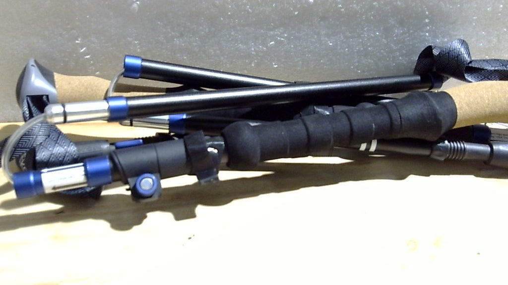 COLOR AZUL-SOLO VIENEN LOS BASTONES SIN MAS ACCESORIOS Y PRESENTAN USO-Bastones de trekking TREKOLOGY Trek-Z con empuñadura de corcho: bastones de senderismo ligeros y plegables, altura ajustable, diseño compacto para viajes.